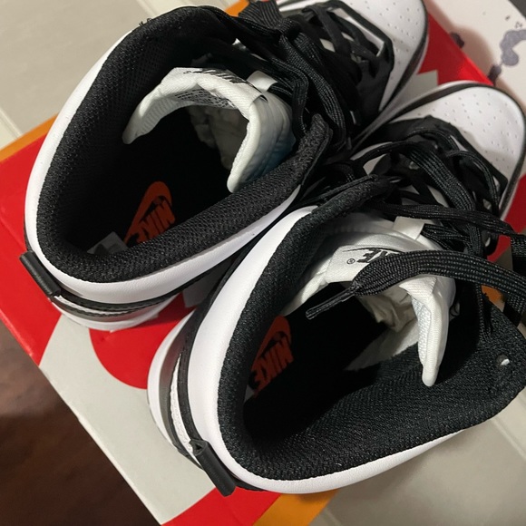 💥 NWT Nike Dunk High Retro Black/White in Men’s 9/Women’s 10.5 - Picture 4 of 6